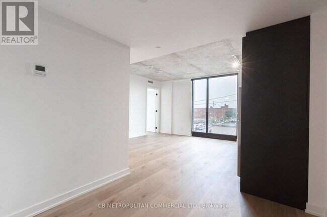 Photo du bâtiment - 7-307 Fairbank Ave