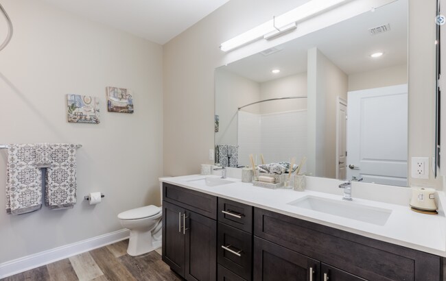 Foto del edificio - Luxury 1- & 2-Bedroom Apartments in Paramu...