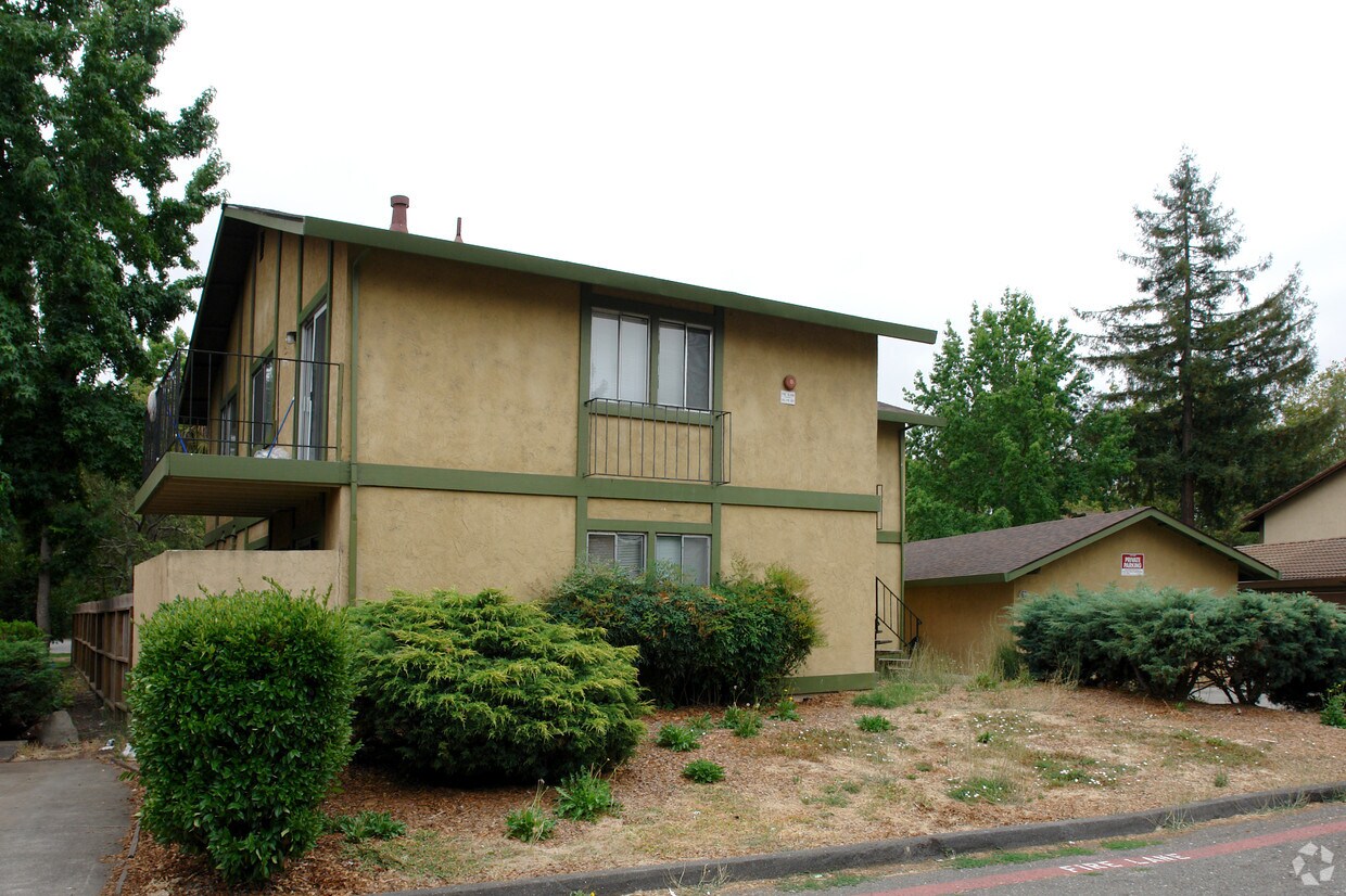 Building Photo - 909 Civic Center