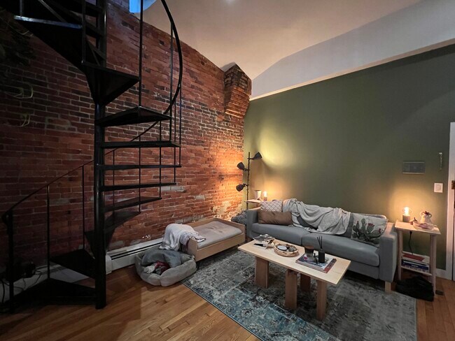 Building Photo - 201 St Botolph St