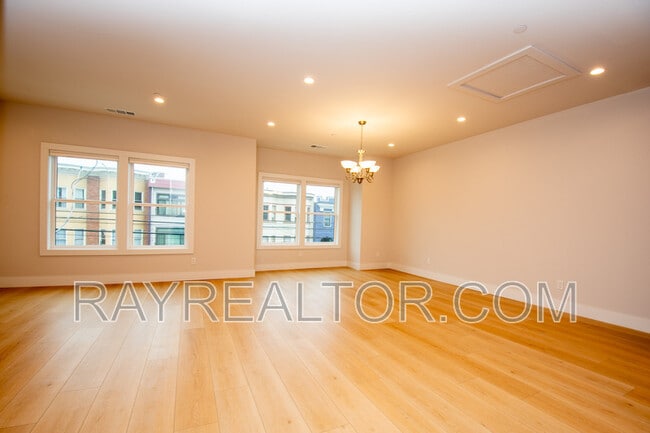 Building Photo - 436 20th Ave