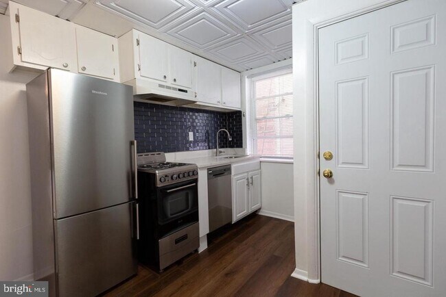 Building Photo - 929 S 8th St