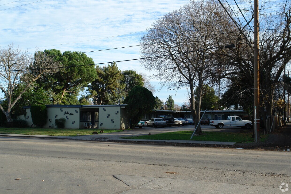 Primary Photo - 581 E 5th Ave