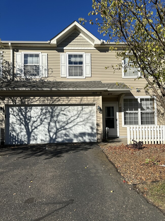 Foto del edificio - Shoreview Townhome