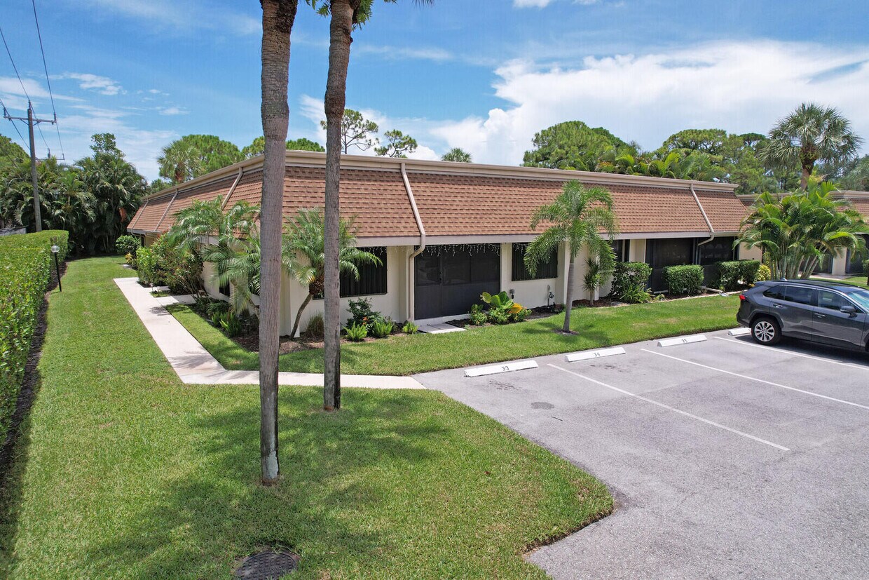 Foto principal - 104 Half Moon Cir