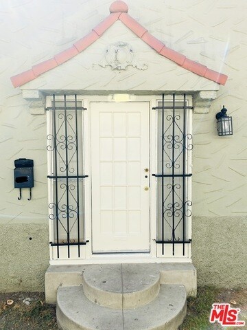 Building Photo - 1205 S Mariposa Ave