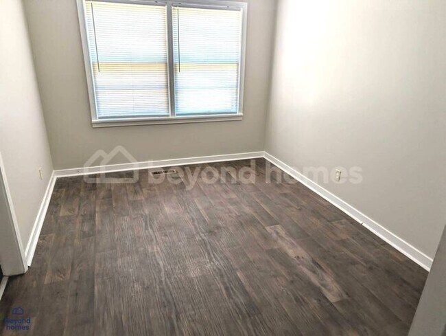 Foto del edificio - Updated Bungalow with Massive Deck and Fully Fenced Yard!