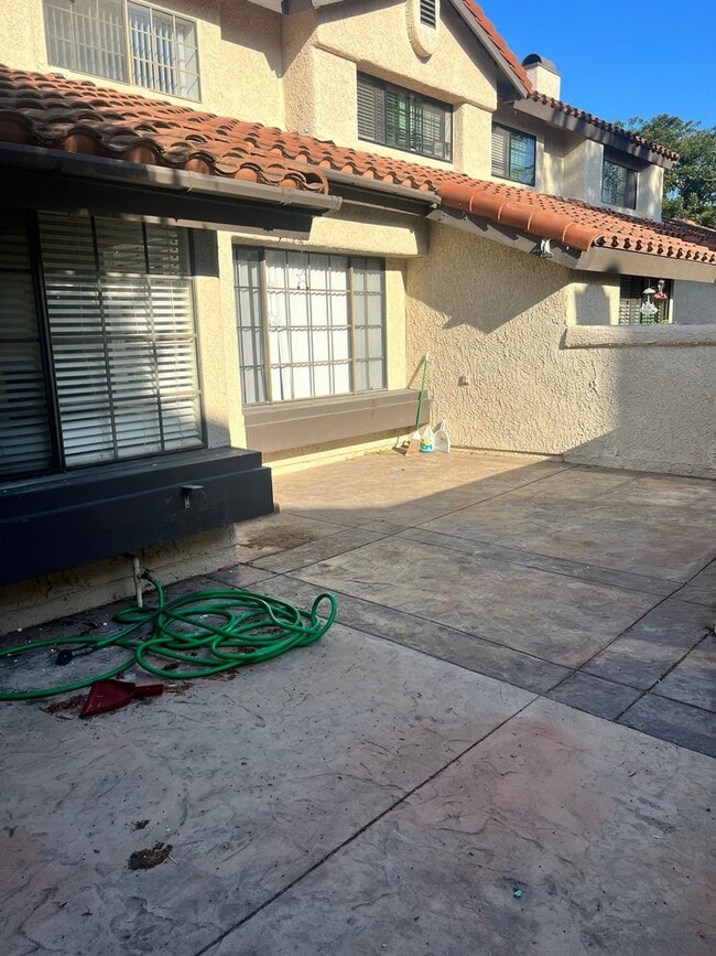 Building Photo - 480 Las Palomas Dr