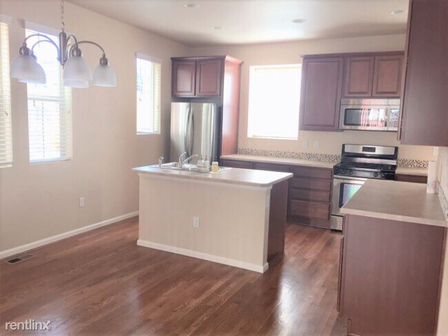 Foto del edificio - 3 br, 2.5 bath Townhome - 9498 Halstead Lane