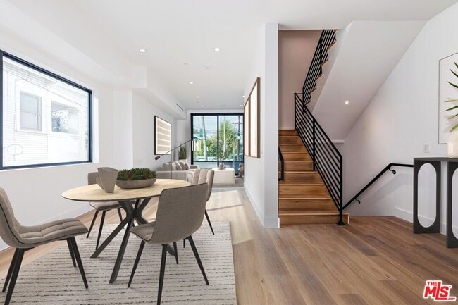 Foto del edificio - 1436 Edgecliffe Dr