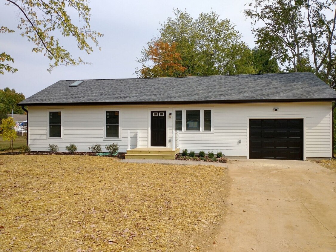 Primary Photo - NEW construction, stunning 3 bed/2 bath ra...
