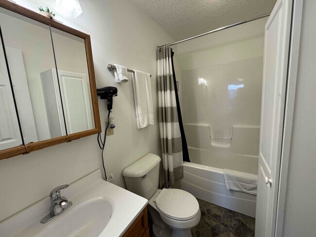 Foto del edificio - 931 Middle St