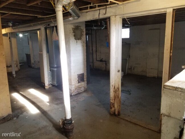 Building Photo - 3 br, 1.5 bath House - 11863 st louis mi