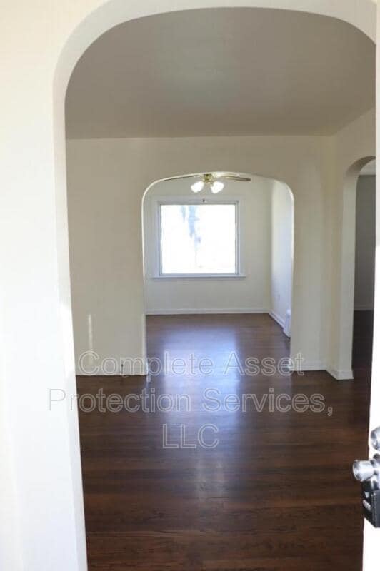 Building Photo - 1212 W 62nd Pl