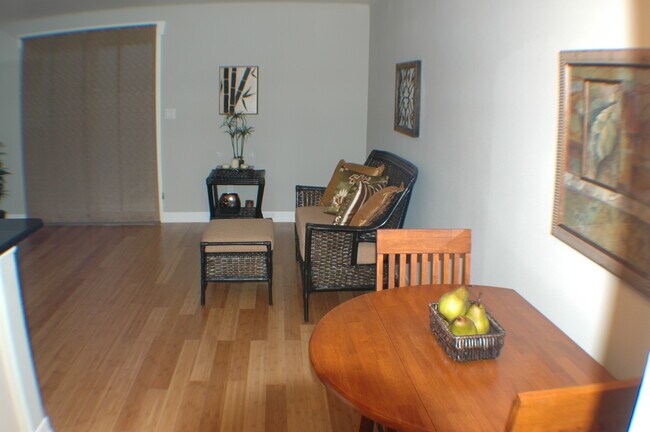 Foto del edificio - 2128 SW Holden St