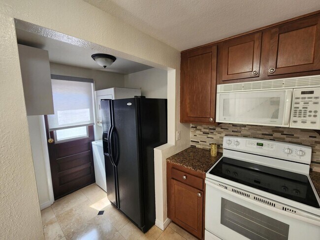 Foto del edificio - Rancho Niguel: 2 Bedroom 2.5 Bath Attached Townhouse,