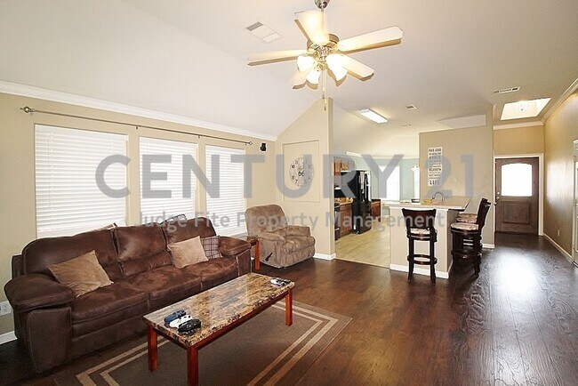 Building Photo - Beautiful 3/2/2 in Waxahachie For Rent!