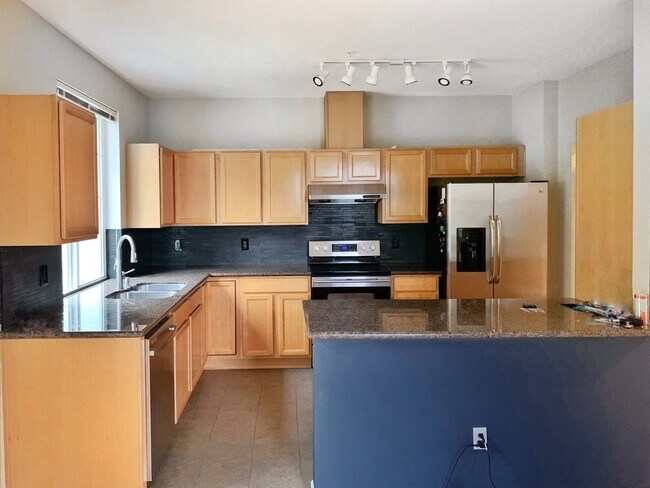 Building Photo - 3739 S Holly Park Dr