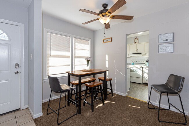 Building Photo - Drop a pin! Check out this new rental!