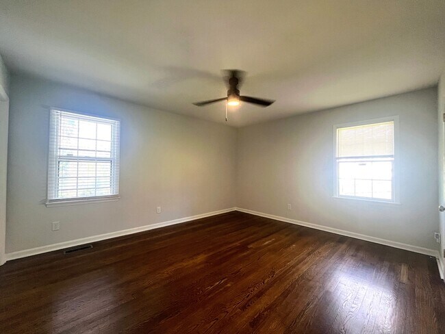 Foto del edificio - 2211 Linde St NW