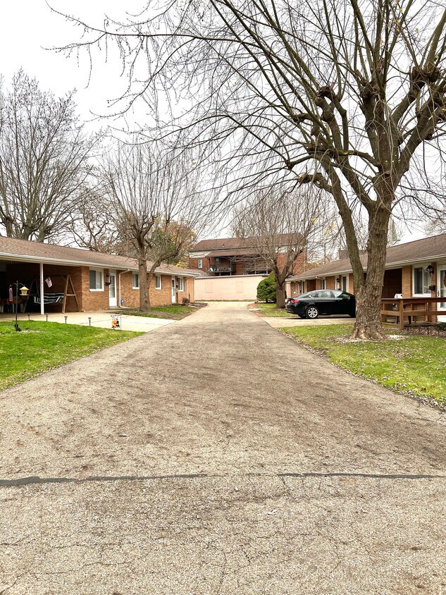 126 Pleasant Pl NW Unit 126, North Canton, OH 44720 Apartments in