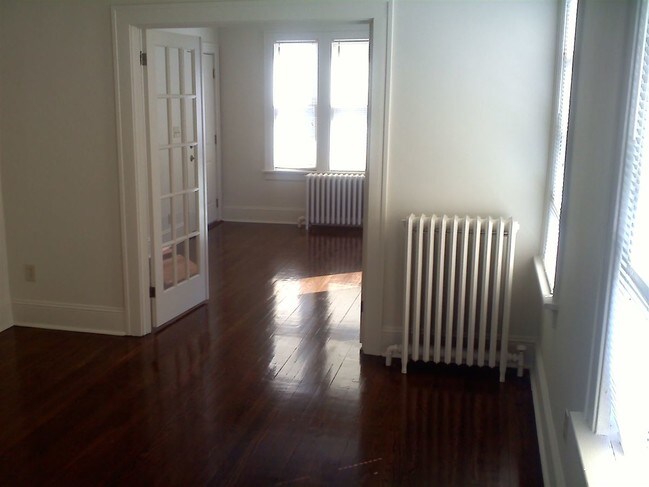 Building Photo - 26 Eastwood Ave