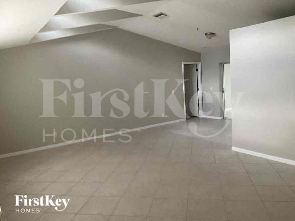 Building Photo - 1825 SW 8th Ct