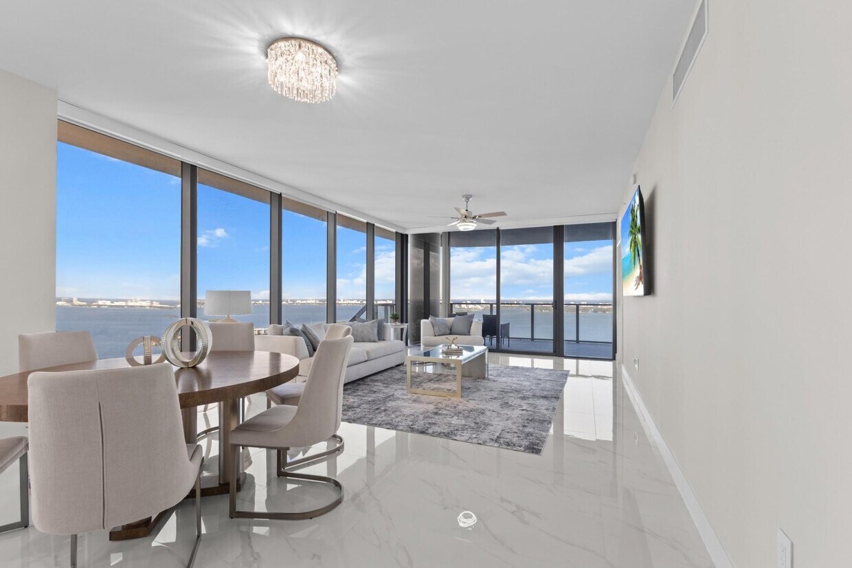 Foto principal - 700 NE Miami Pl