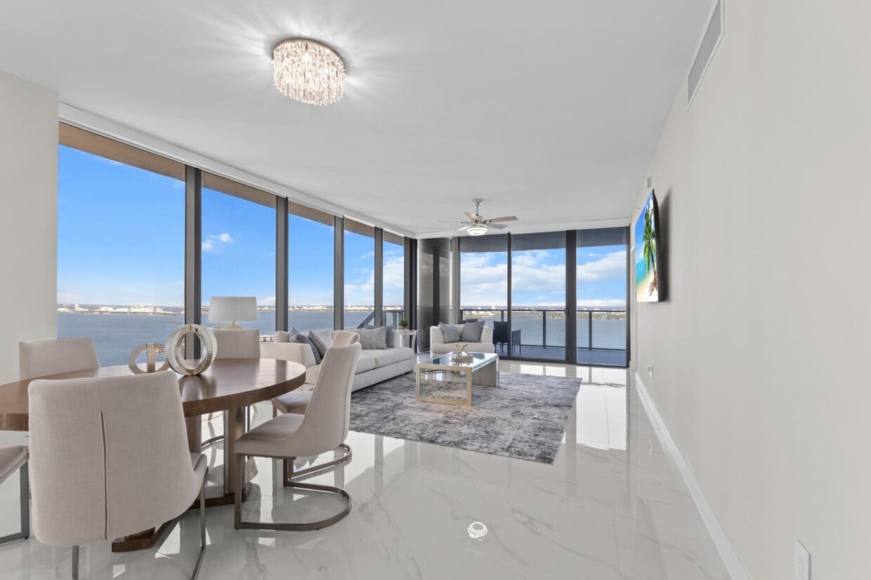 Primary Photo - 700 NE Miami Pl