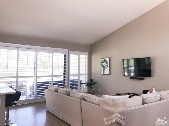 Building Photo - 52 Avenida Las Palmas