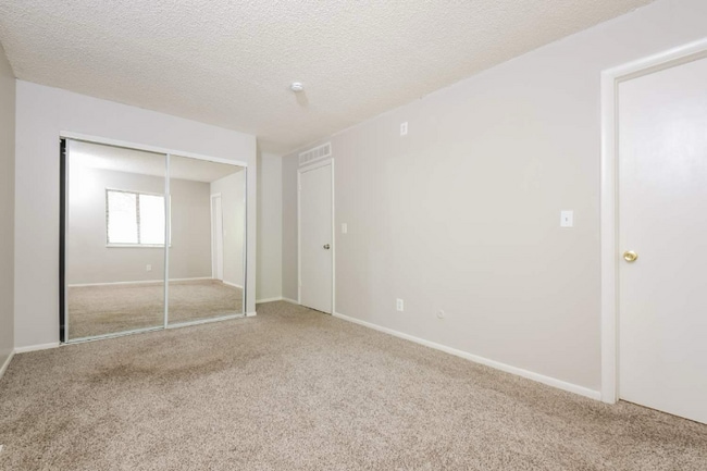 Building Photo - 13016 Grove Cir