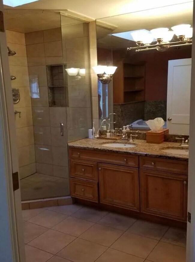 Foto del edificio - Stunning Historic Home in Washington Park – Updated, Spacious & Full of Charm!