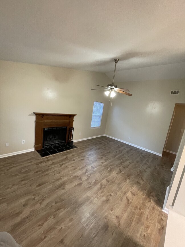 Foto del edificio - 2817 Ridgecrest Dr