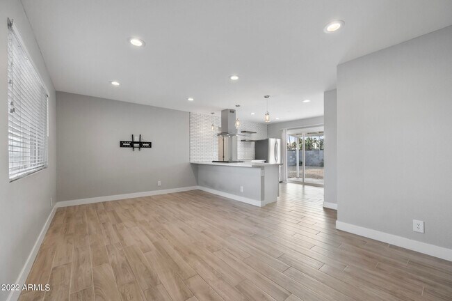 Building Photo - 402 N 73rd St