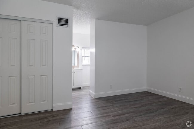 1 BR, 1.5 BA - 820SF - The Palms At Forest Hills - 2930 Forest Hills Blvd.