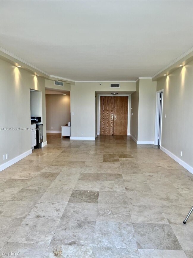 Foto del edificio - 2 br, 2 bath Condo - 20281 E Country Club ...