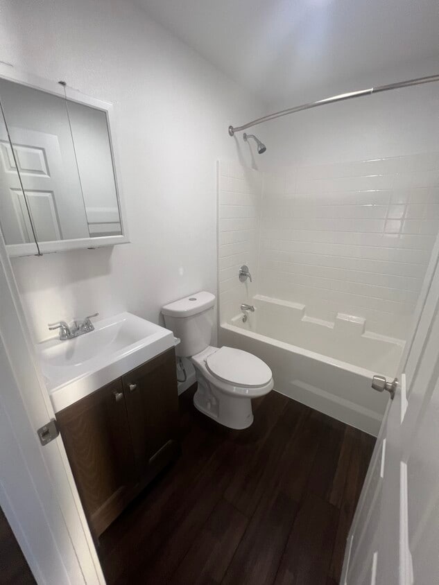 Building Photo - 320 W 79th St