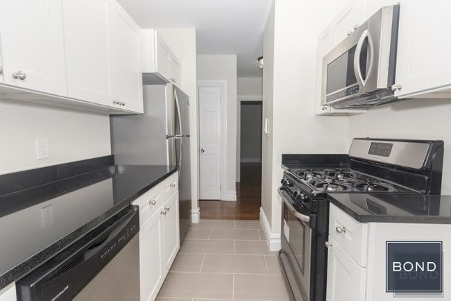 Building Photo - 425 W 160th St