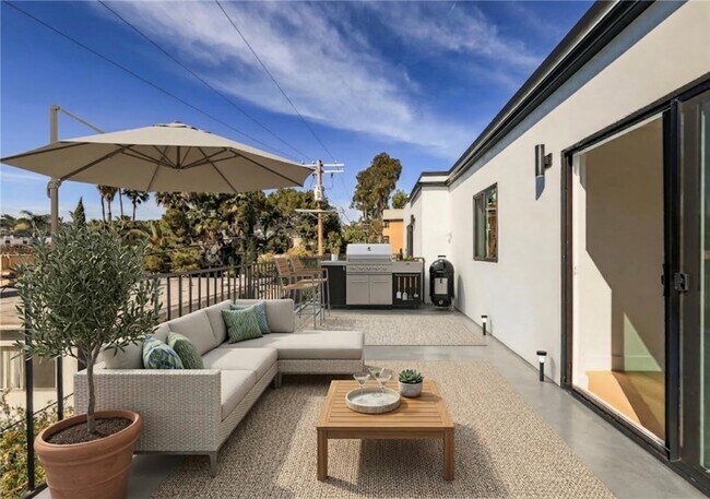 Foto del edificio - 1239 N Orange Dr