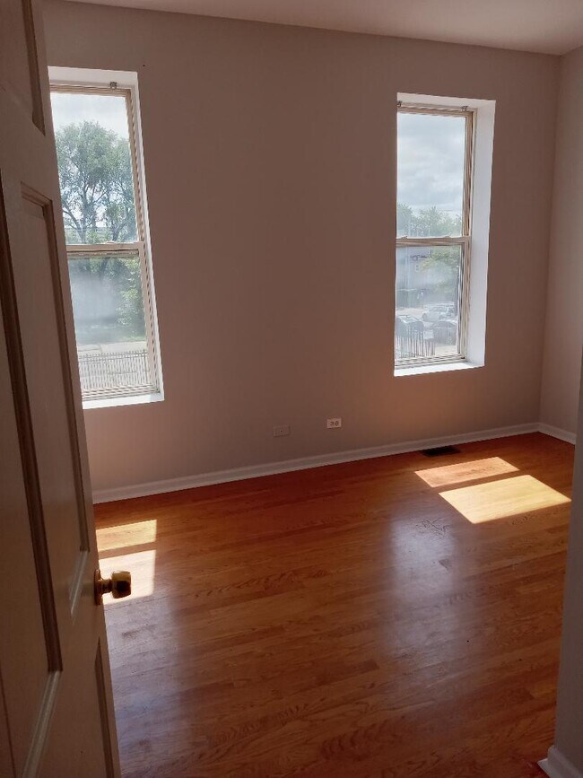 Foto del edificio - 4152 W Armitage Ave
