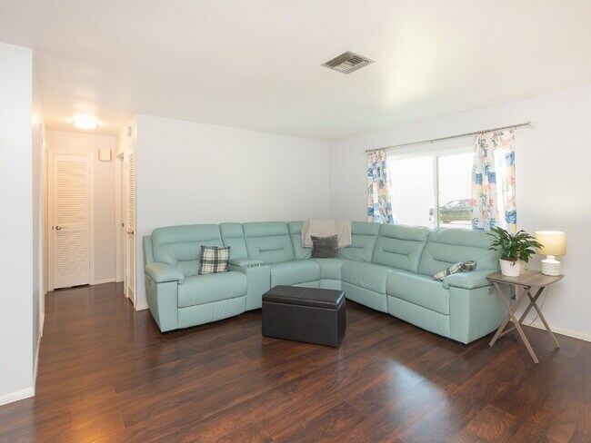 Building Photo - Home for annual rent in Port Charlotte w/F...
