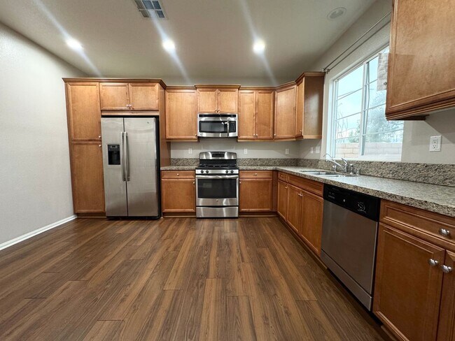 Foto del edificio - AVAILABLE NOW!!! 3 Bedroom 2.5 Bath Home l...