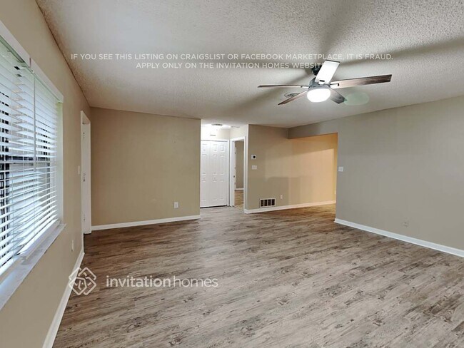 Building Photo - 5206 Tangerine Ave