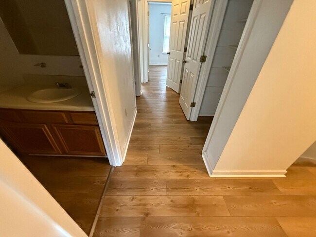 Building Photo - 858 Patrick Henry Dr