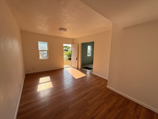 Foto del edificio - Two bedroom, One bathroom house located in...