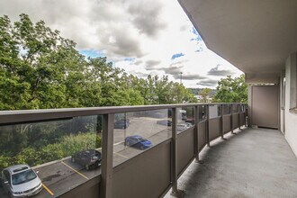 Building Photo - Camelot Towers