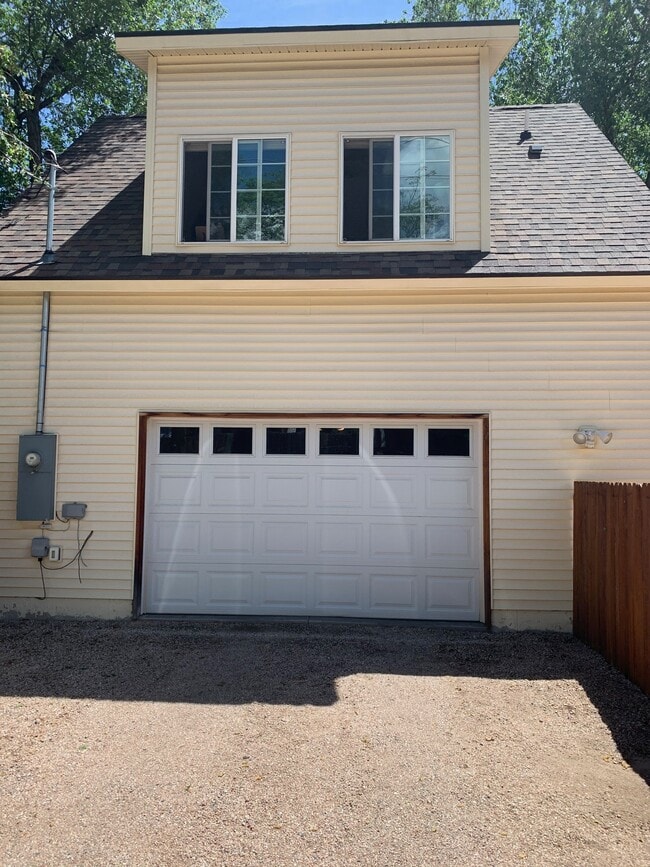 Building Photo - 532 W Kiowa St