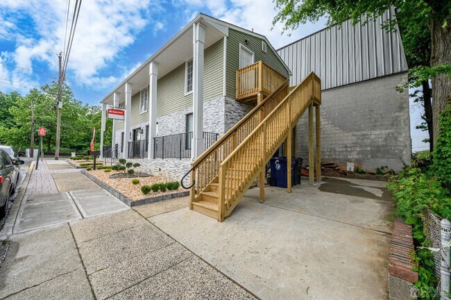 Foto del edificio - 796 Amboy Ave