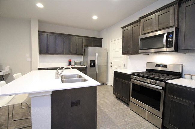 Foto del edificio - 13800 Lyndhurst St