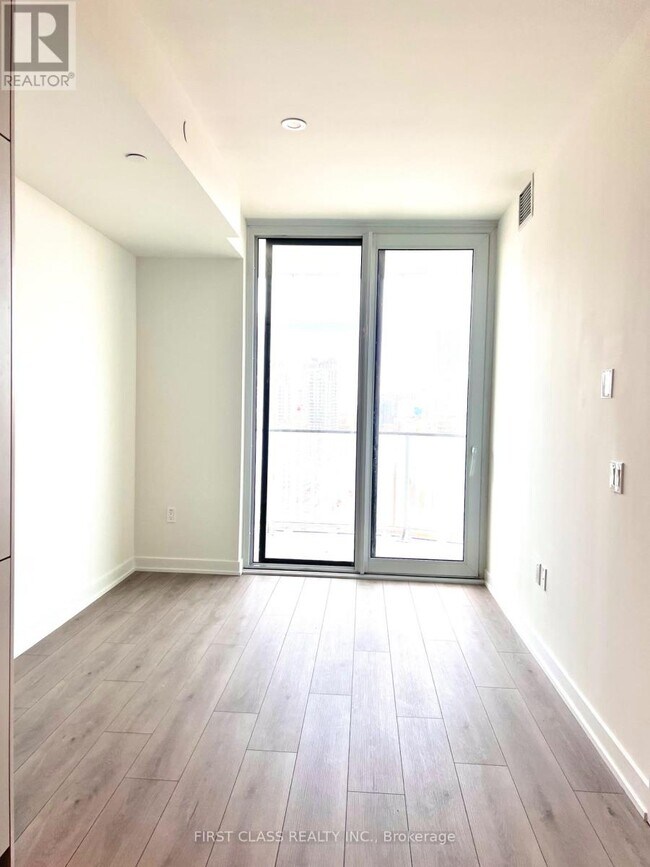 Building Photo - 1 Fairview Rd E